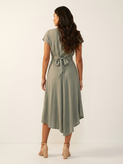 Asymmetrische midi jurk met twistdetail - Elara