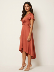Asymmetrische midi jurk met twistdetail - Elara