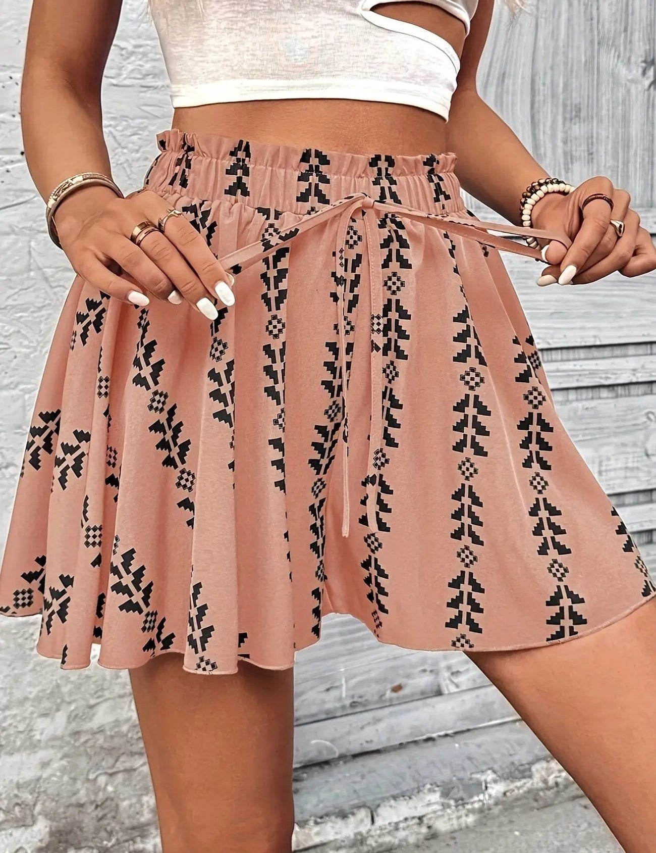 Bohoflaredamesshortmetprint_Alina00010.jpg