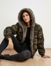 Camouflage winterjas met bontvoering en capuchon – Ysaline