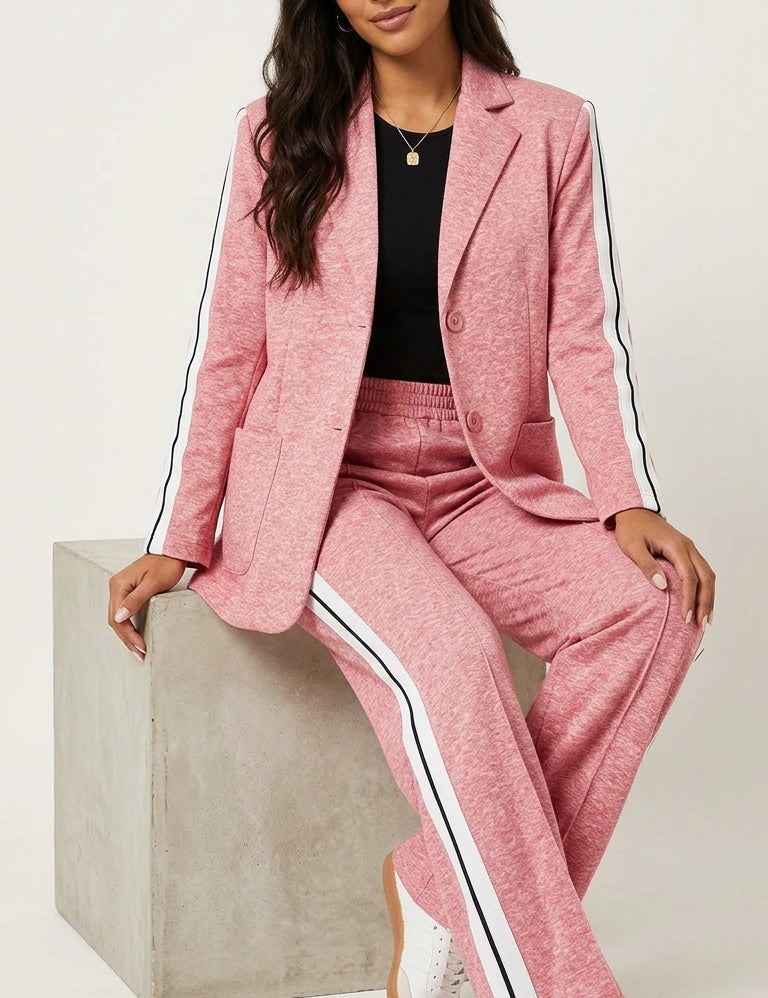 Casual_chic_blazer_set_met_zijstrepen_-_Nova_1.webp