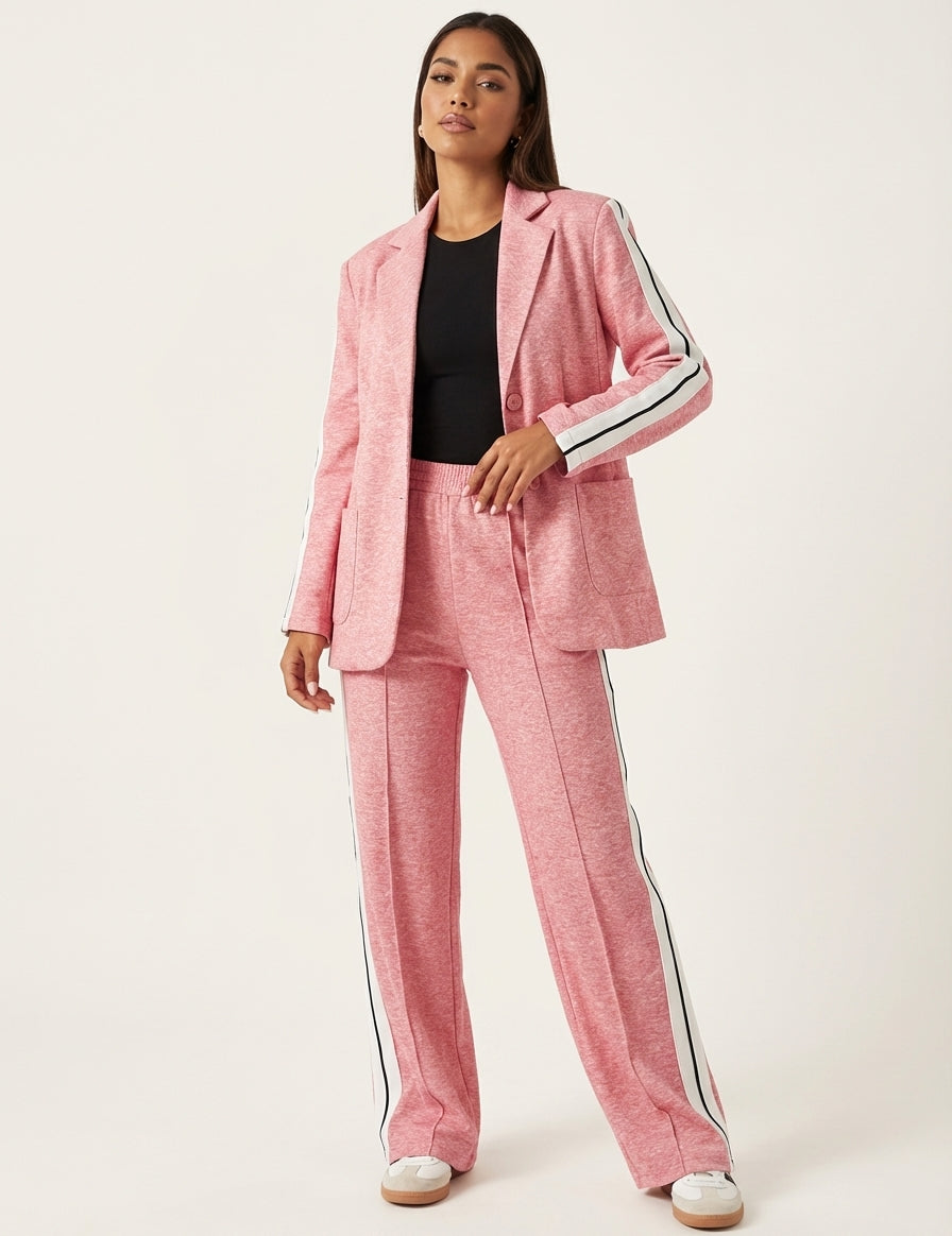 Casual_chic_blazer_set_met_zijstrepen_-_Nova_2.jpg