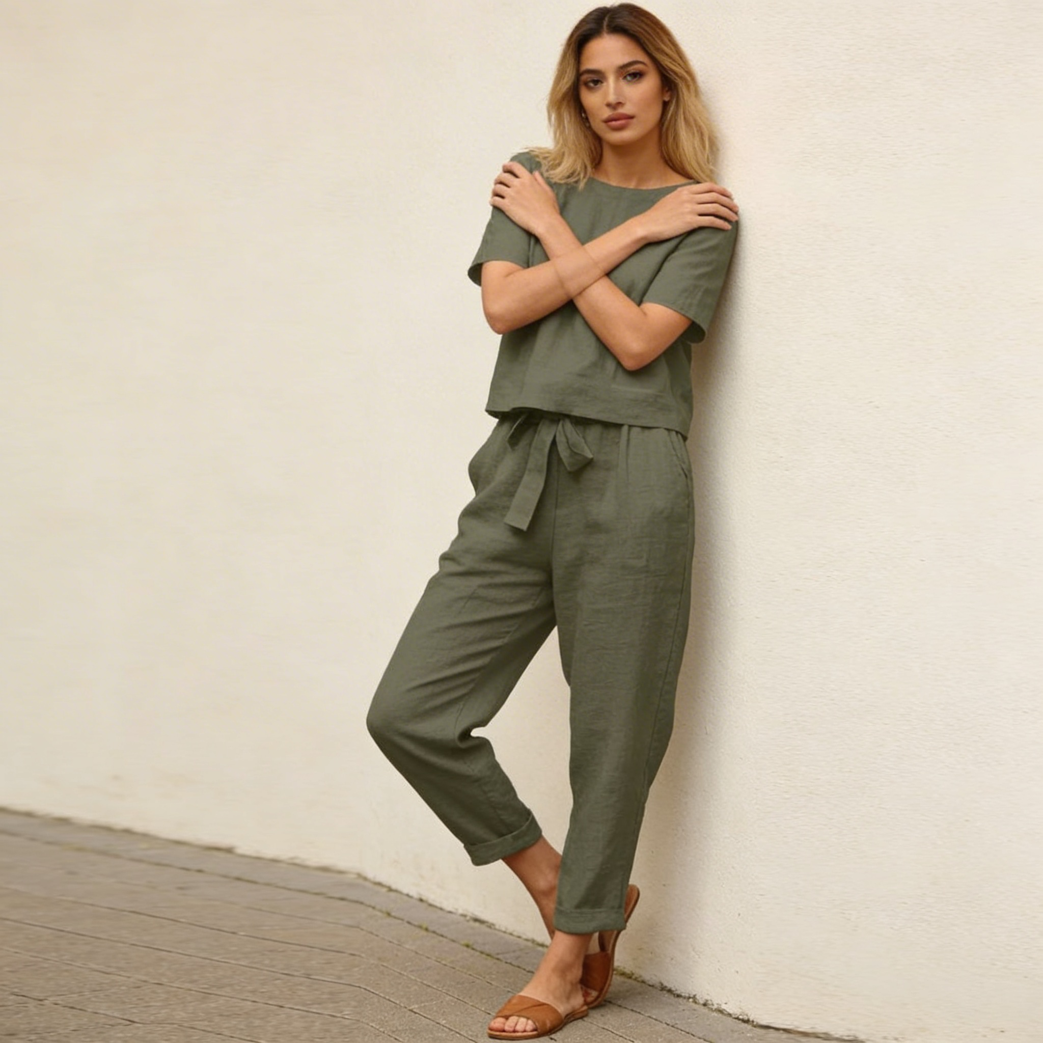Nina, comfortabele en stijlvolle outfit met perfect afgestemde top en broek voor een moeiteloze dagelijkse look
