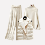 Crèmekleurige gebreide dames set met turtleneck en gevoerde bodywarmer