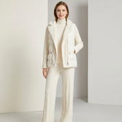 Crèmekleurige gebreide dames set met turtleneck en gevoerde bodywarmer