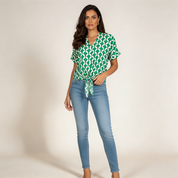 stijlvolle blouse met vrouwelijke pasvorm en elegante uitstraling