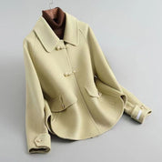 Elegante damesmantel met parelknopen - Camille