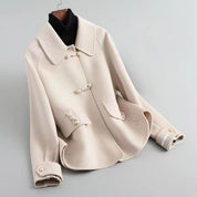 Elegante damesmantel met parelknopen - Camille