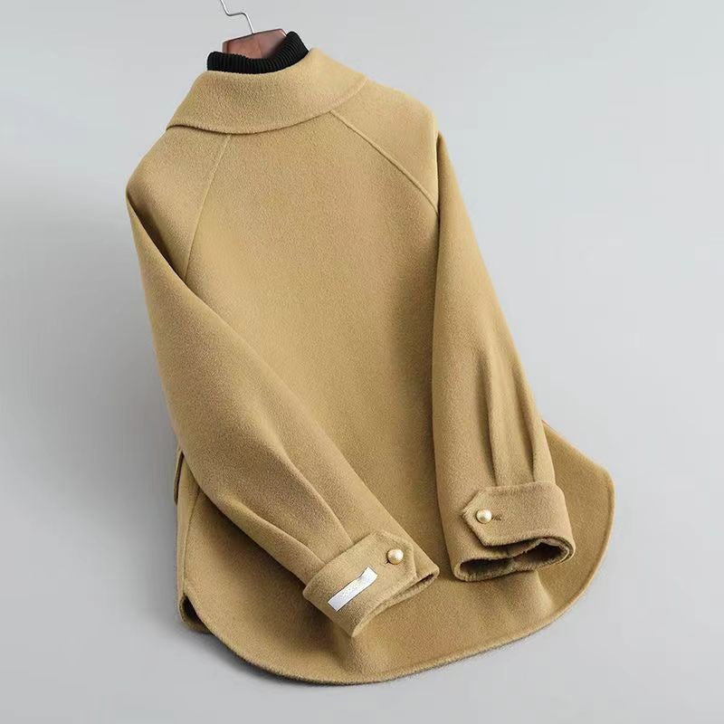 Elegante damesmantel met parelknopen - Camille