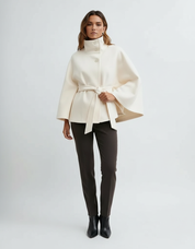 Elegante cape jas met hoge kraag en ceintuur