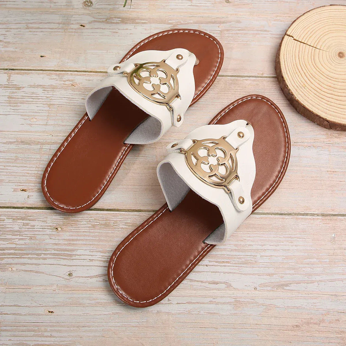 Elegante dames slippers met goud detail – Aveline
