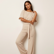 Elegante jumpsuit met tailleceintuur en vloeiende pasvorm
