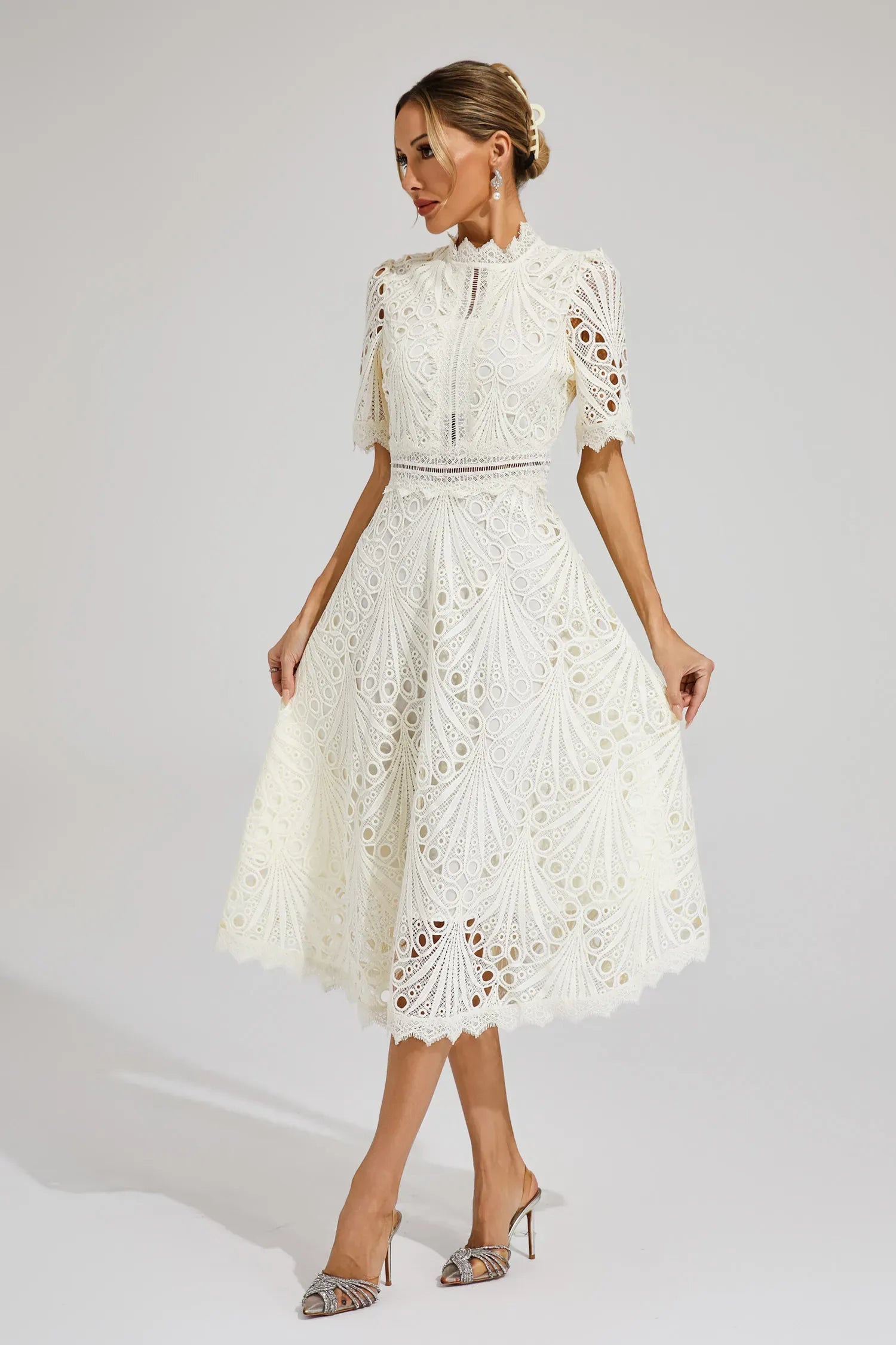 Elegante kanten midi jurk met verfijnde details