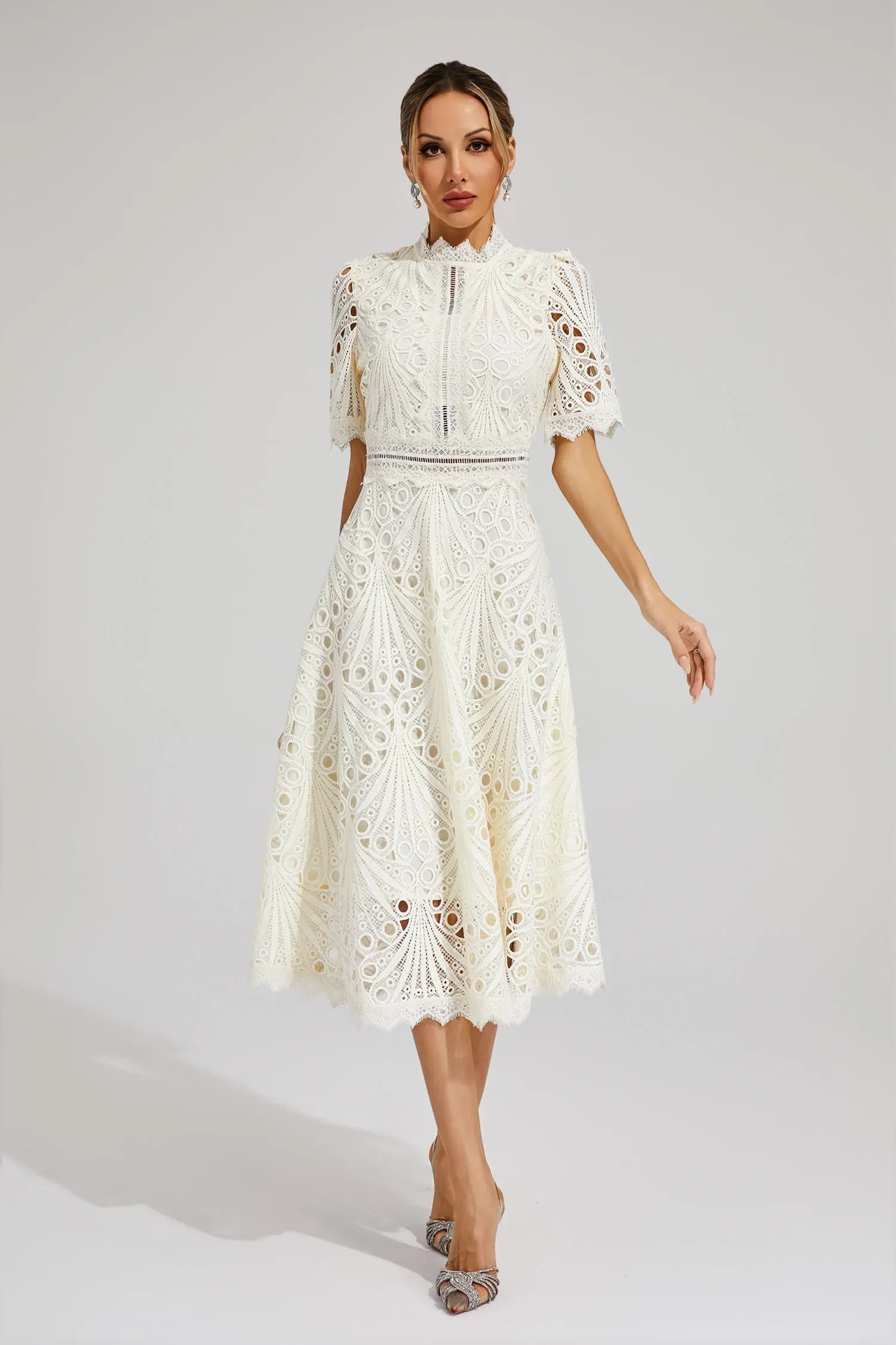 Elegante kanten midi jurk met verfijnde details