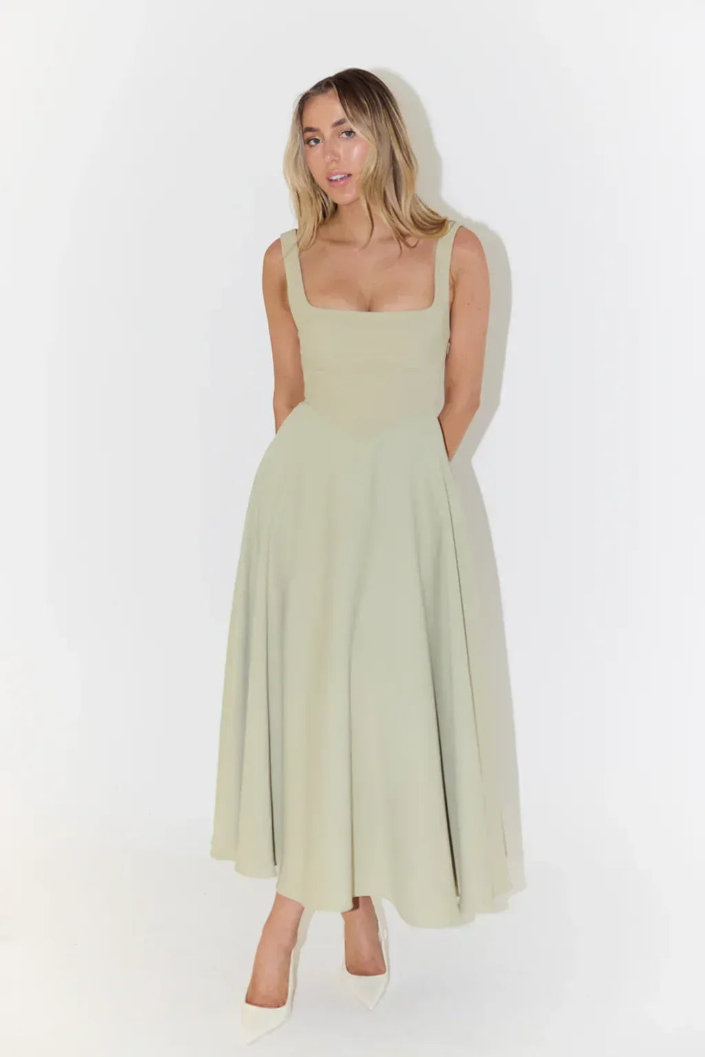 Elegante midi damesjurk met vierkante halslijn