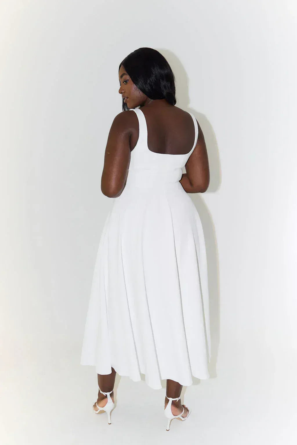 Elegante midi damesjurk met vierkante halslijn