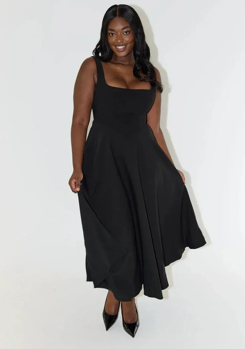 Elegante midi damesjurk met vierkante halslijn