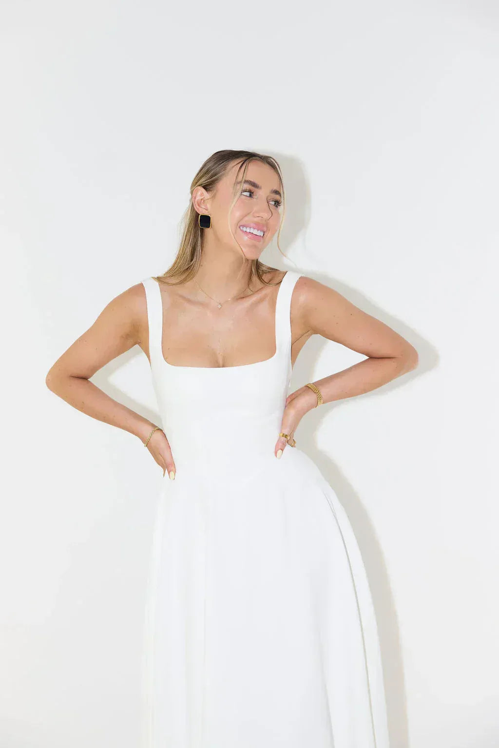 Elegante midi damesjurk met vierkante halslijn