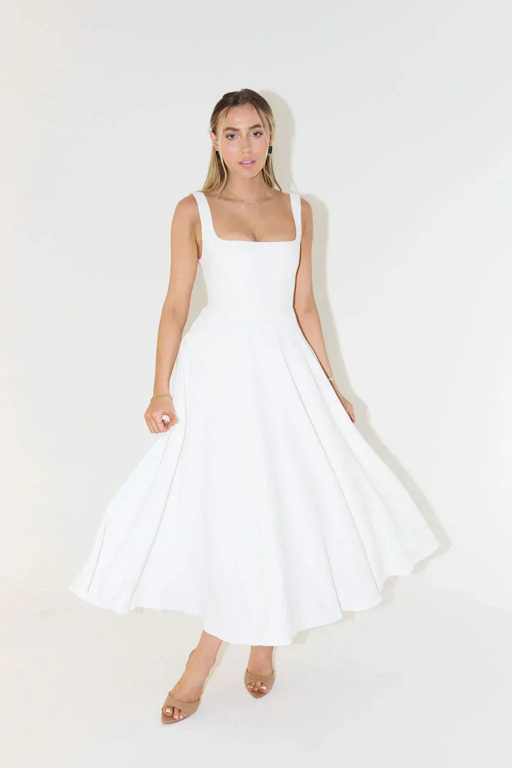 Elegante midi damesjurk met vierkante halslijn