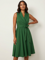 Elegante mouwloze midi jurk met strikceintuur – Seraphina