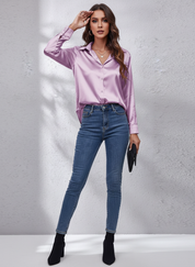 Elegante satijnen damesblouse met lange mouwen