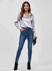 Elegante satijnen damesblouse met lange mouwen