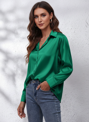 Elegante satijnen damesblouse met lange mouwen