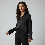 Elegante soepelvallende damesblouse met subtiele glans