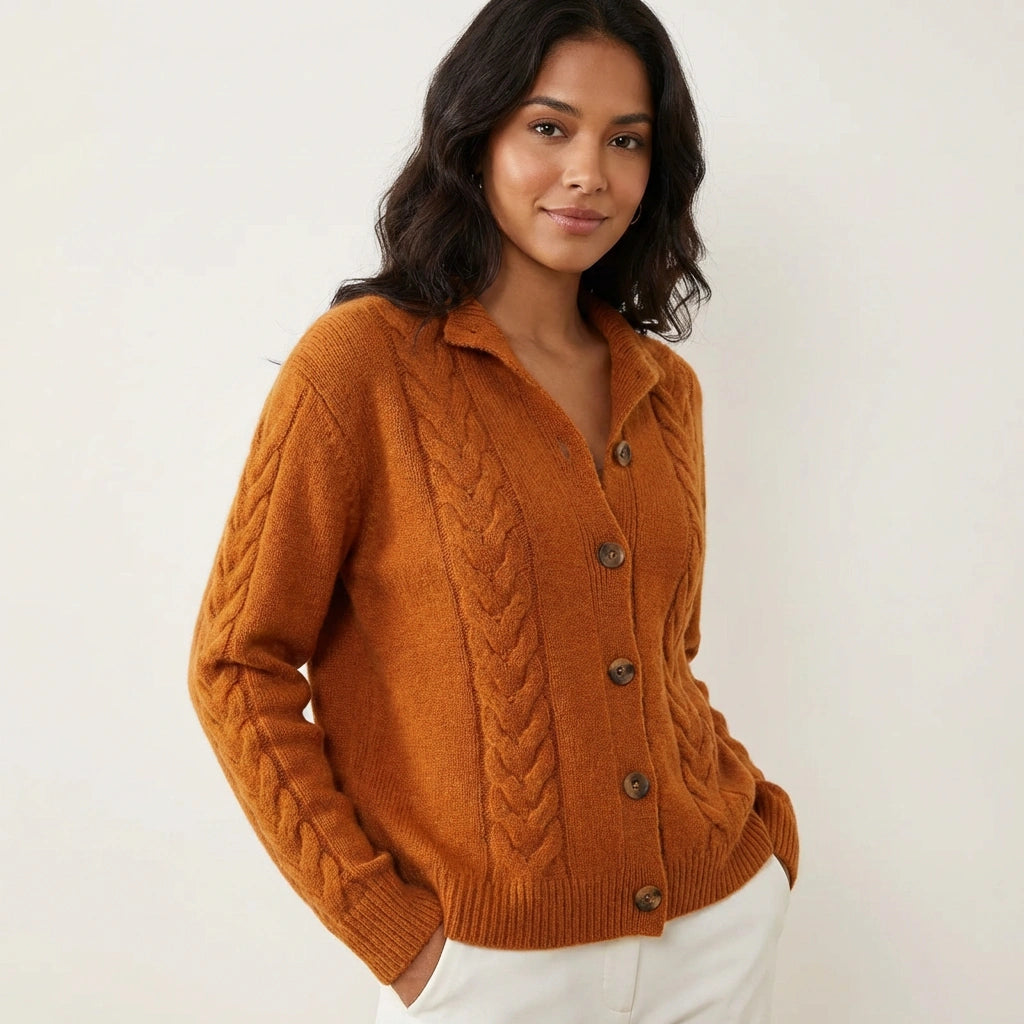 Gebreid dames vest met kabelpatroon en knopen – Manon
