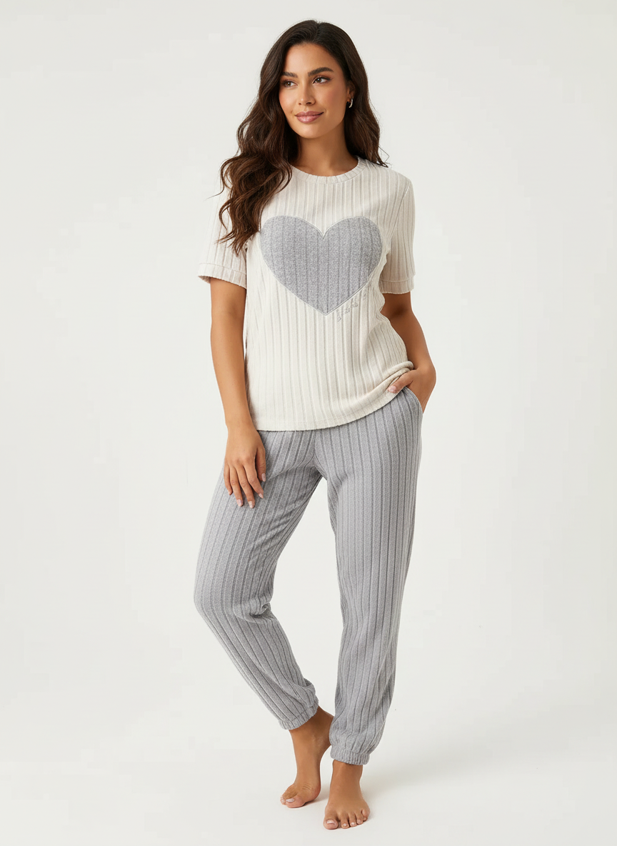 Geribde loungewear set dames met hartdetail – Amore
