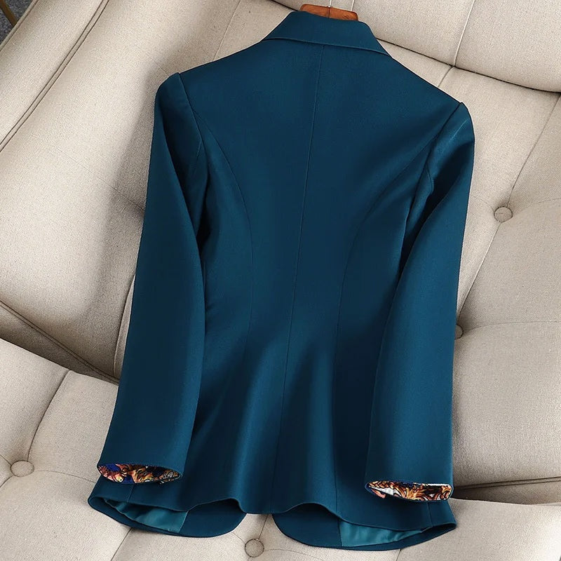 Getailleerde damesblazer met klassieke revers