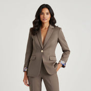 Getailleerde damesblazer met klassieke revers