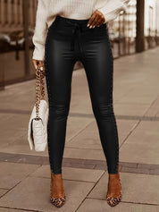 Getailleerde leatherlook dameslegging met studs – Celene