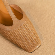 Gevlochten leren muiltjes met blokhak – Saar