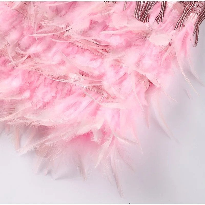 Glamoureuze pailletten veren cocktailjurk