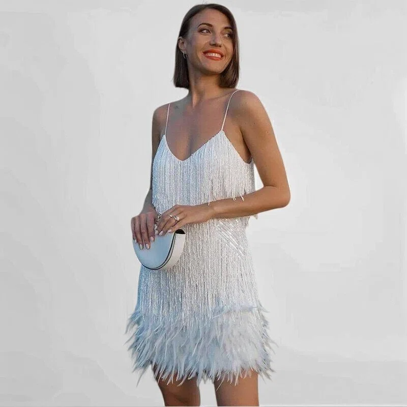 Glamoureuze pailletten veren cocktailjurk
