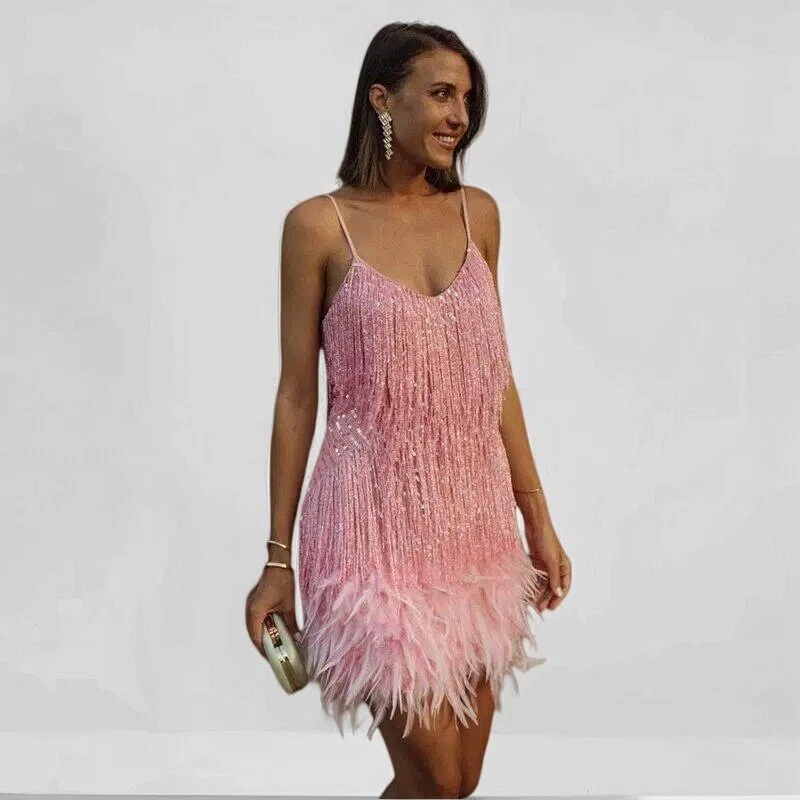 Glamoureuze pailletten veren cocktailjurk