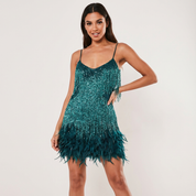 Glamoureuze pailletten veren cocktailjurk