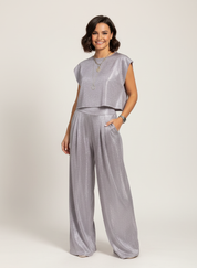 Glanzende two-piece set met cropped top en wide-leg broek – Alina