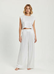 Glanzende two-piece set met cropped top en wide-leg broek – Alina