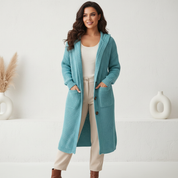 Halflang gebreid damesvest met capuchon – India