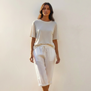 comfortabele en stijlvolle dames short met verstelbare tailleband.