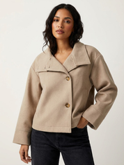 Korte minimalistische dames jas met hoge kraag – Femke