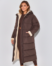 Lange teddy gevoerde dames winterjas met capuchon – Celestine Bruin / XS - AIDA LENA