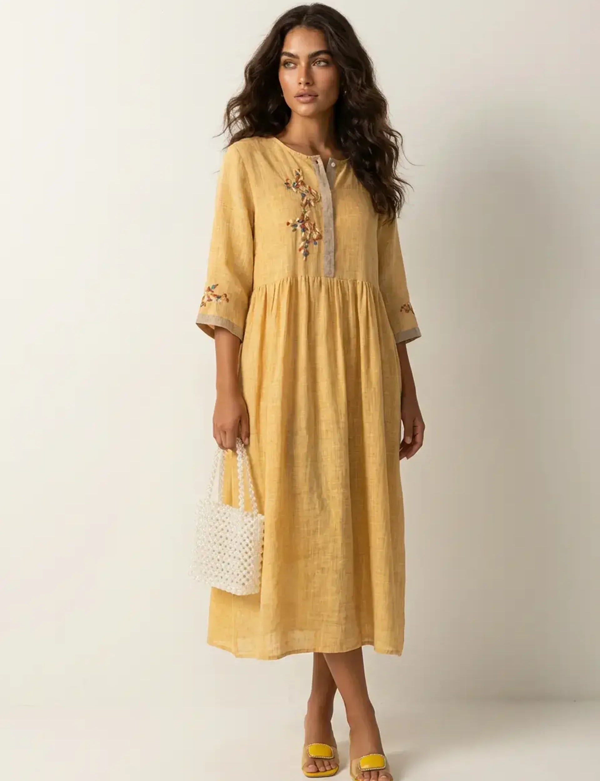 Linnen_midi_jurk_met_borduursels_-_Elara_5.webp