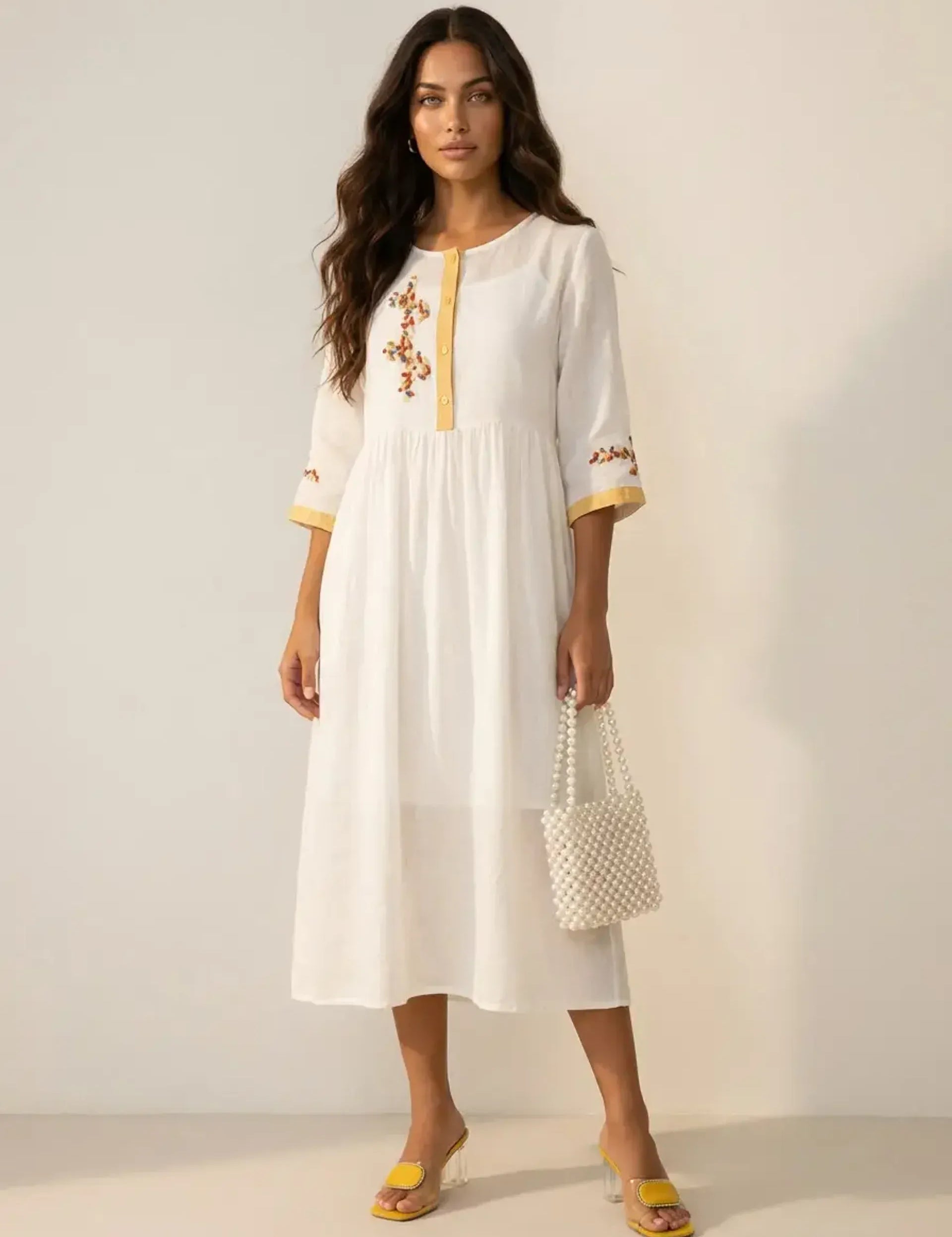 Linnen_midi_jurk_met_borduursels_-_Elara_6.webp