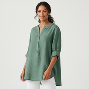 Linnen blouse met V-hals en knoopsluiting – Marisol
