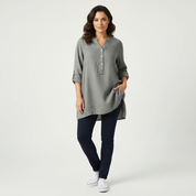 Linnen blouse met V-hals en knoopsluiting – Marisol