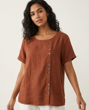 Linnen dames blouse met sierknopen en ronde hals – Elowen