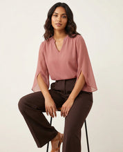 Luchtige chiffon blouse met V-hals – Céline